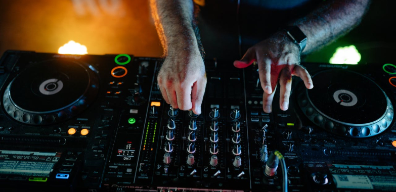 The Art of Drawing Readers In: Your attractive post title goes here